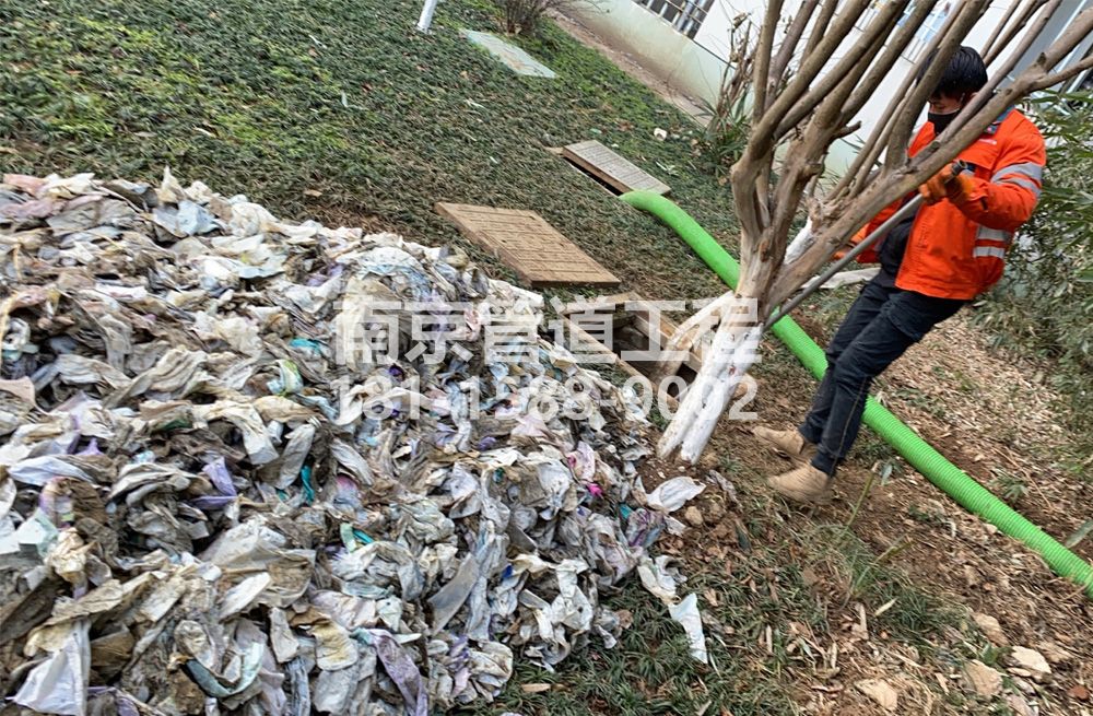 315汤山化粪池垃圾清理